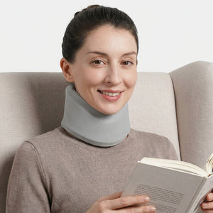 Collier cervical C2 porté par une femme 